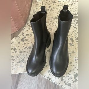 Forever 21 black boots 8